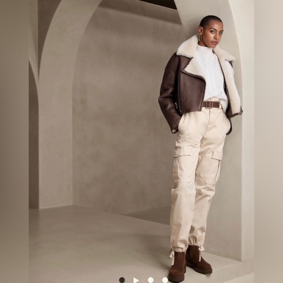 NWT! BANANA REPUBLIC TRANSITION CREAM WHITE SIERRA MOLESKIN CARGO PANT - SIZE 6 - Picture 2 of 3